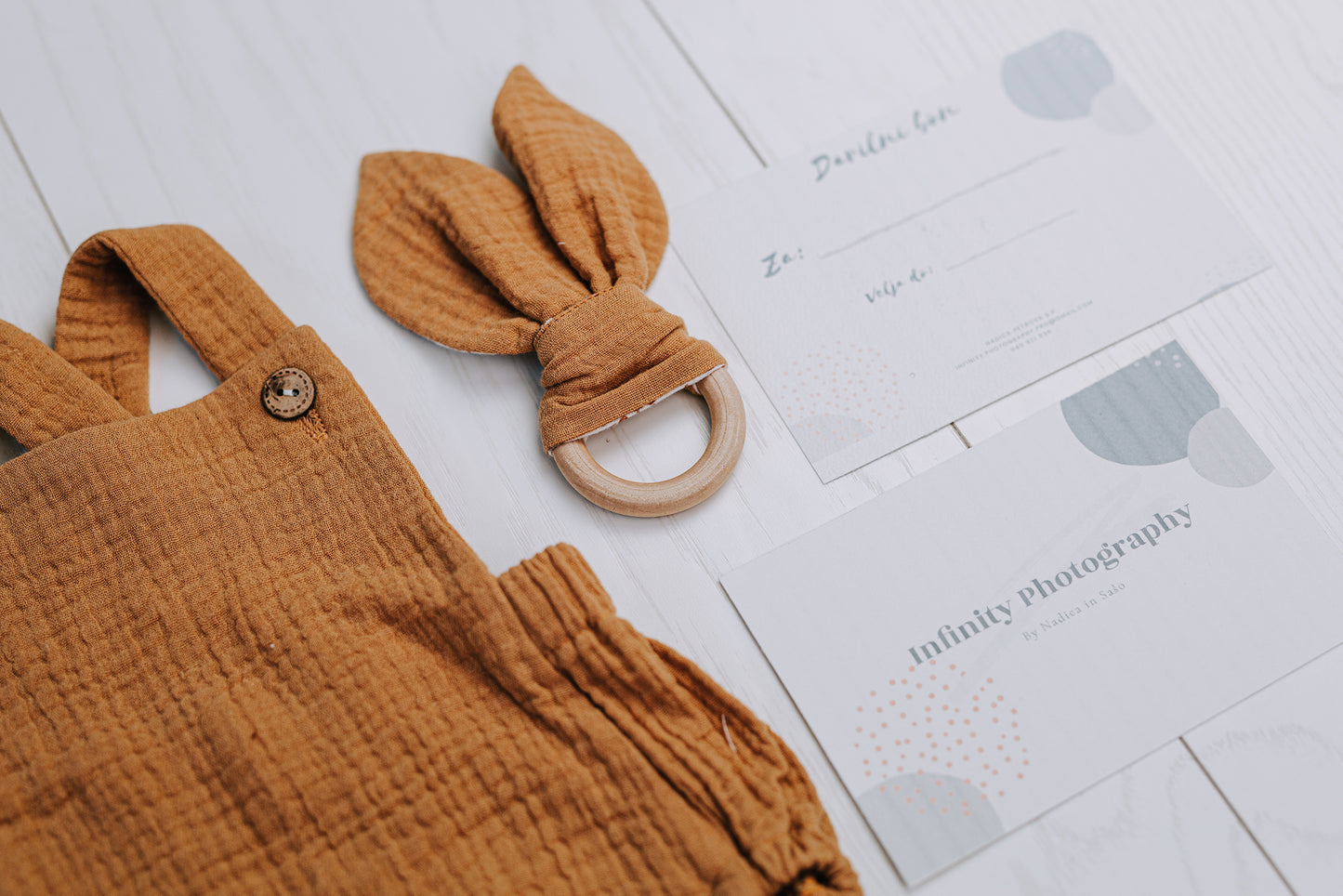 STRAMPLER, BIETER UND GESCHENKGUTSCHEIN FÜR NEUGEBORENENFOTOGRAFIE