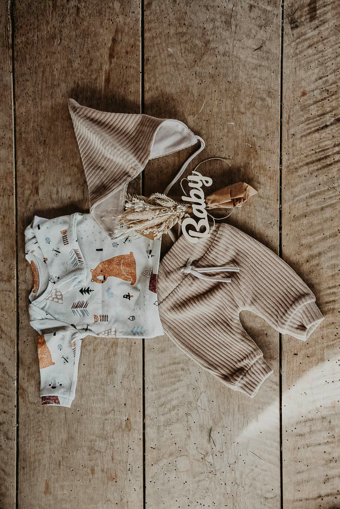 KINDERSET MIT BLUMENSTRAUß