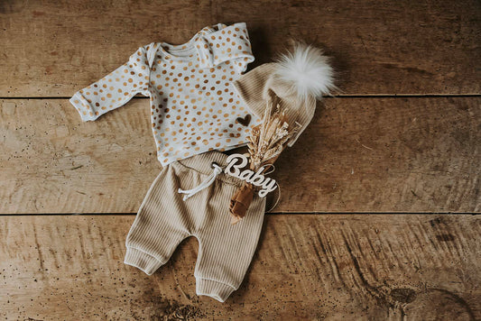 KINDERSET MIT BLUMENSTRAUß