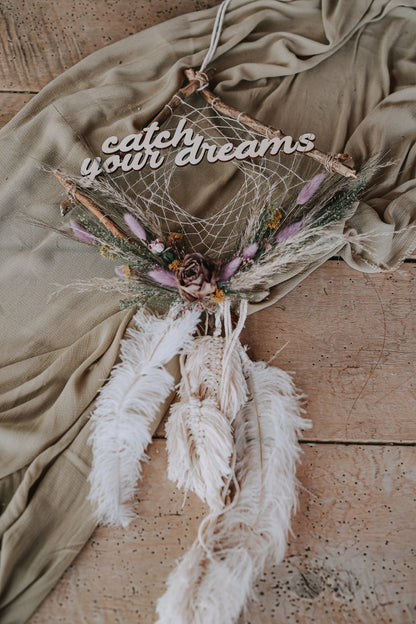 LOVILEC SANJ "Catch your dreams"