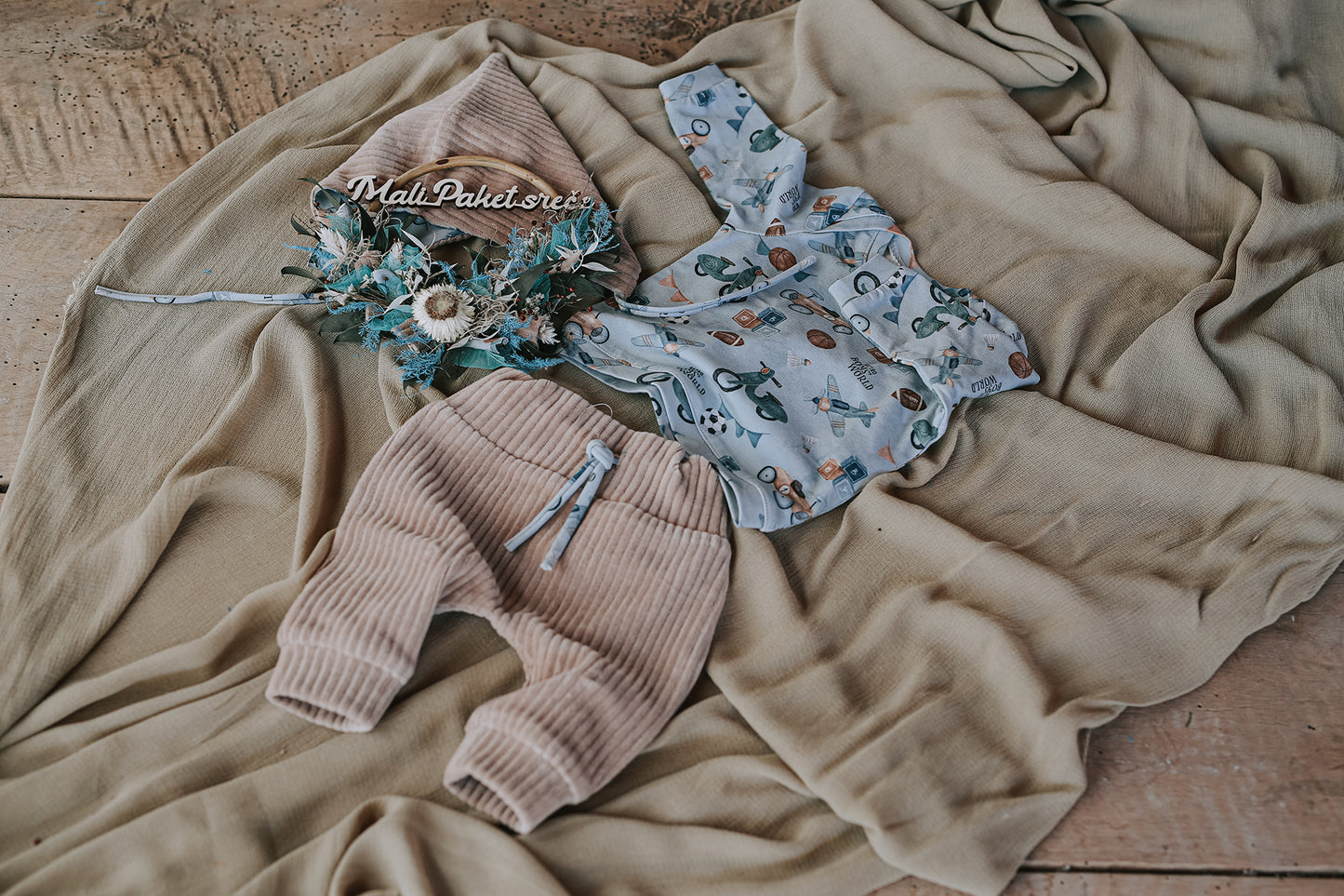 KINDERBAUSATZ MIT KRANZ "Kleines Wunder"